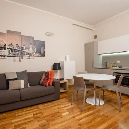 Stylish Navigli Apartment - Walk To Darsena & Duomo-2